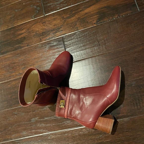 Micheal Kors boots - Picture 2 of 5